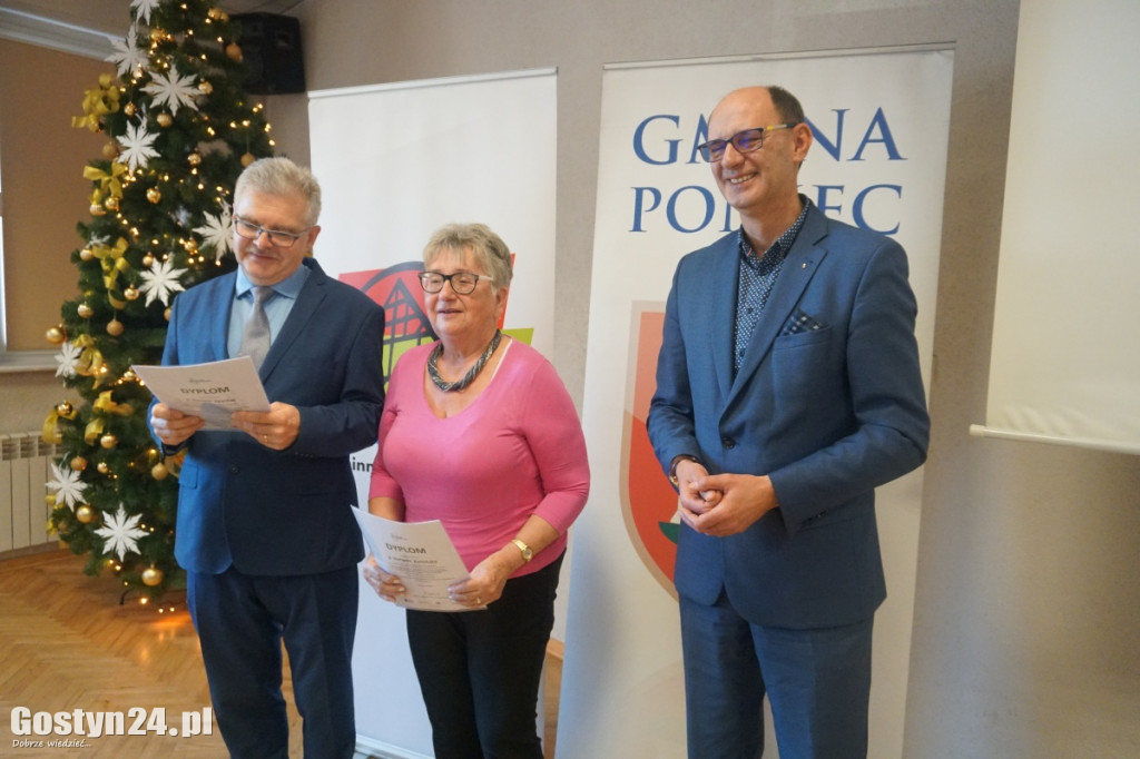Seniorzy 65+ z Ponieca ukończyli kurs