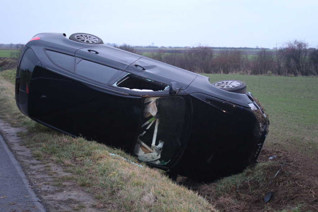 Auto dachowało na trasie Grabonóg-Bodzewo