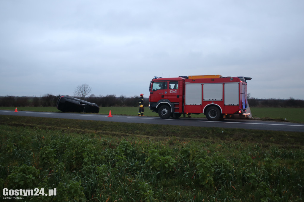 Auto dachowało na trasie Grabonóg-Bodzewo