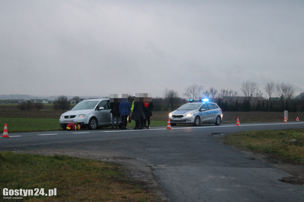 Auto dachowało na trasie Grabonóg-Bodzewo