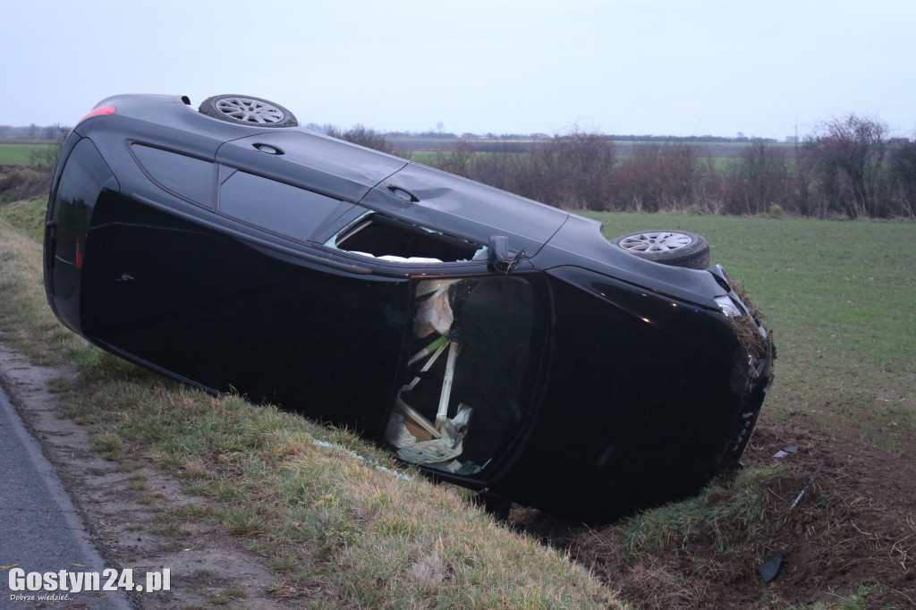 Auto dachowało na trasie Grabonóg-Bodzewo