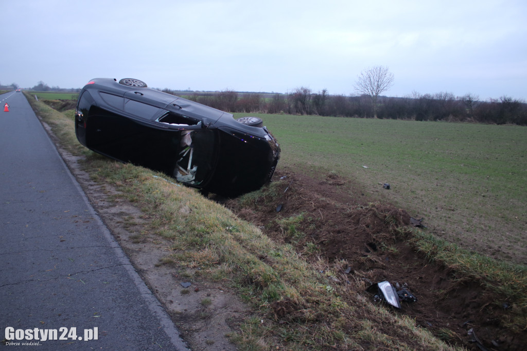 Auto dachowało na trasie Grabonóg-Bodzewo