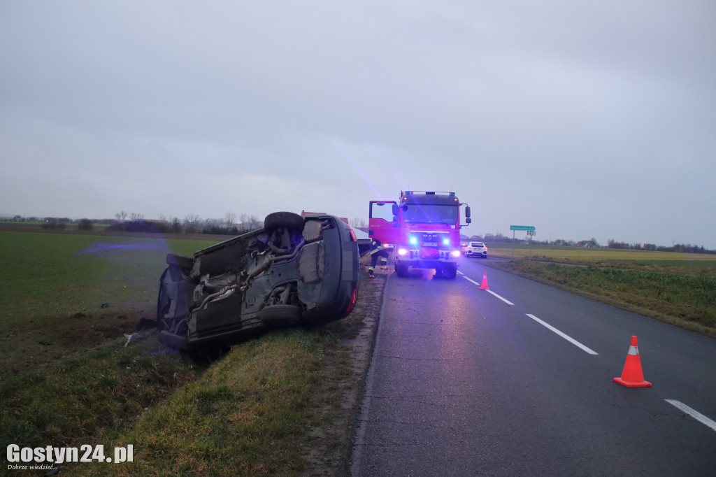 Auto dachowało na trasie Grabonóg-Bodzewo