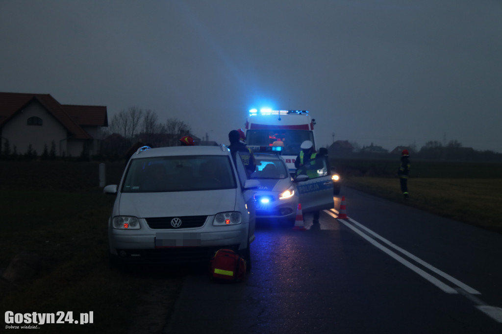 Auto dachowało na trasie Grabonóg-Bodzewo