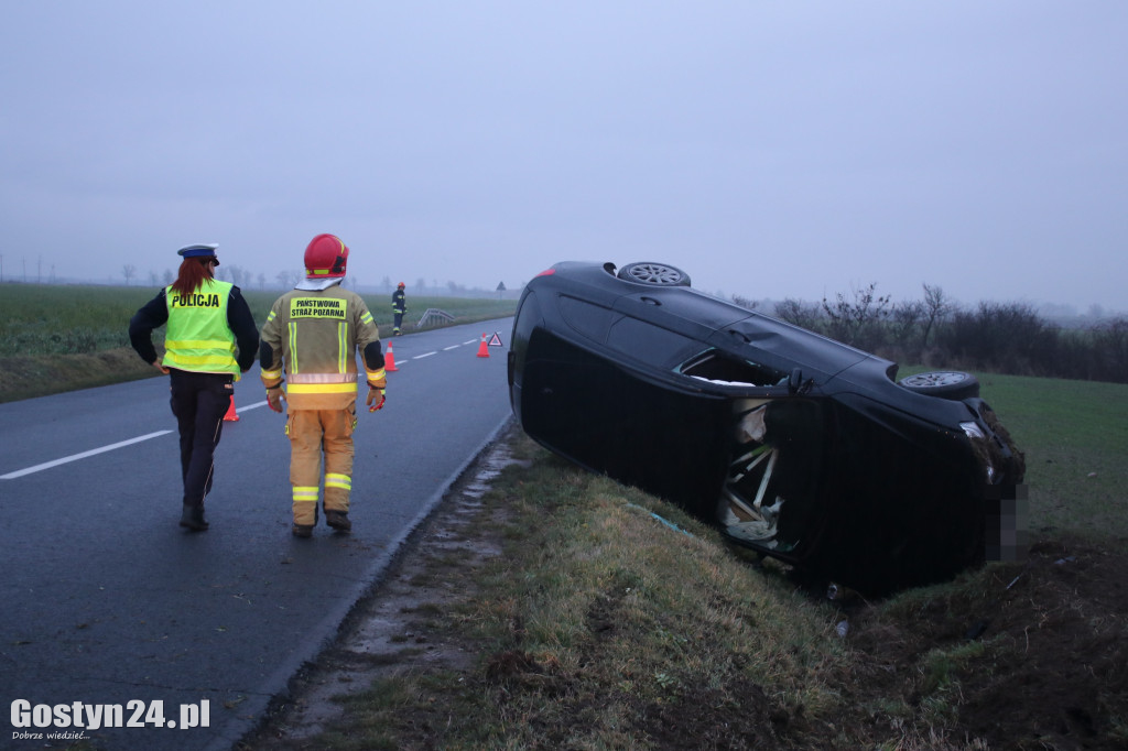 Auto dachowało na trasie Grabonóg-Bodzewo