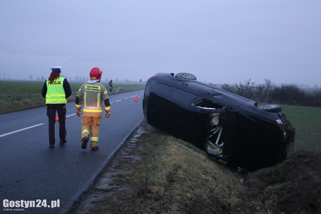 Auto dachowało na trasie Grabonóg-Bodzewo