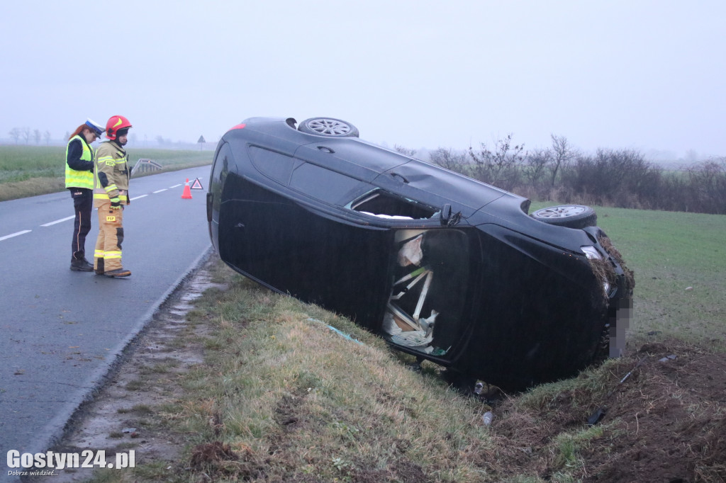 Auto dachowało na trasie Grabonóg-Bodzewo