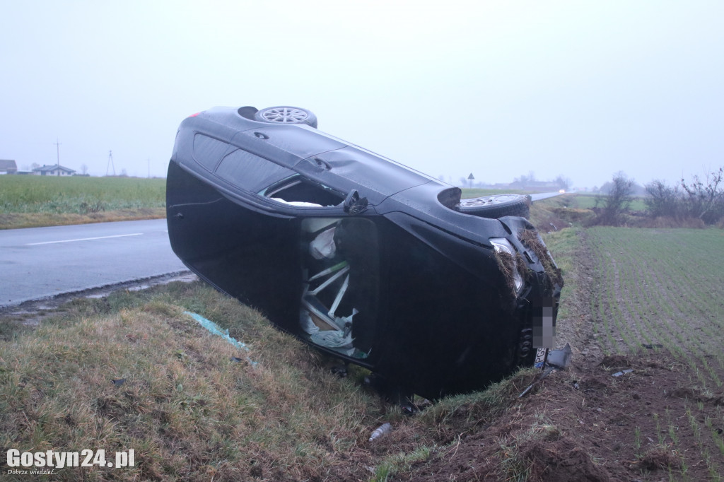 Auto dachowało na trasie Grabonóg-Bodzewo
