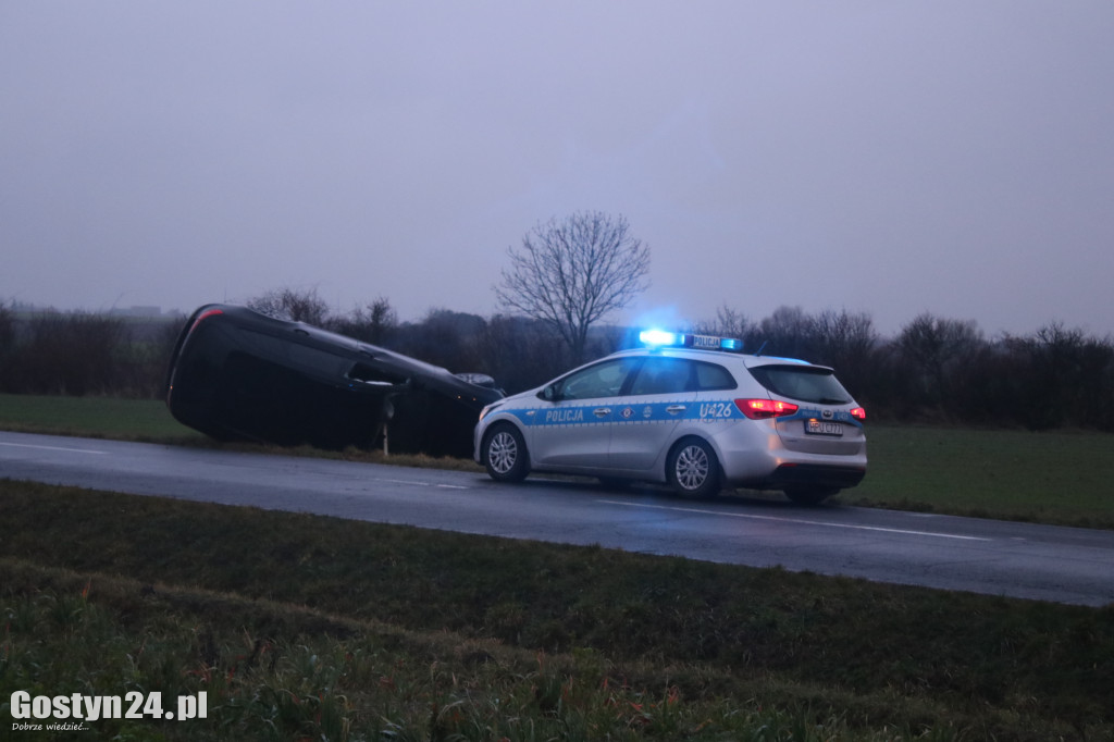 Auto dachowało na trasie Grabonóg-Bodzewo