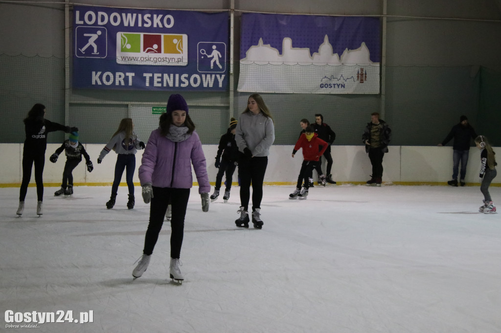 Aktywna niedziela na gostyńskim lodowisku