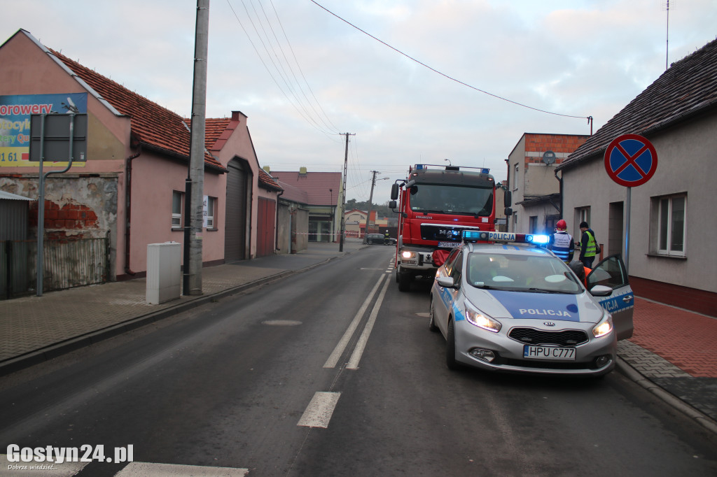 Kolizja ciężarówki ze słupem w Piaskach