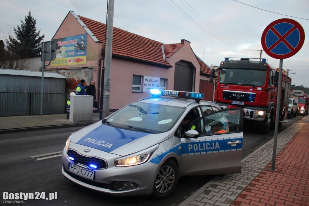 Kolizja ciężarówki ze słupem w Piaskach