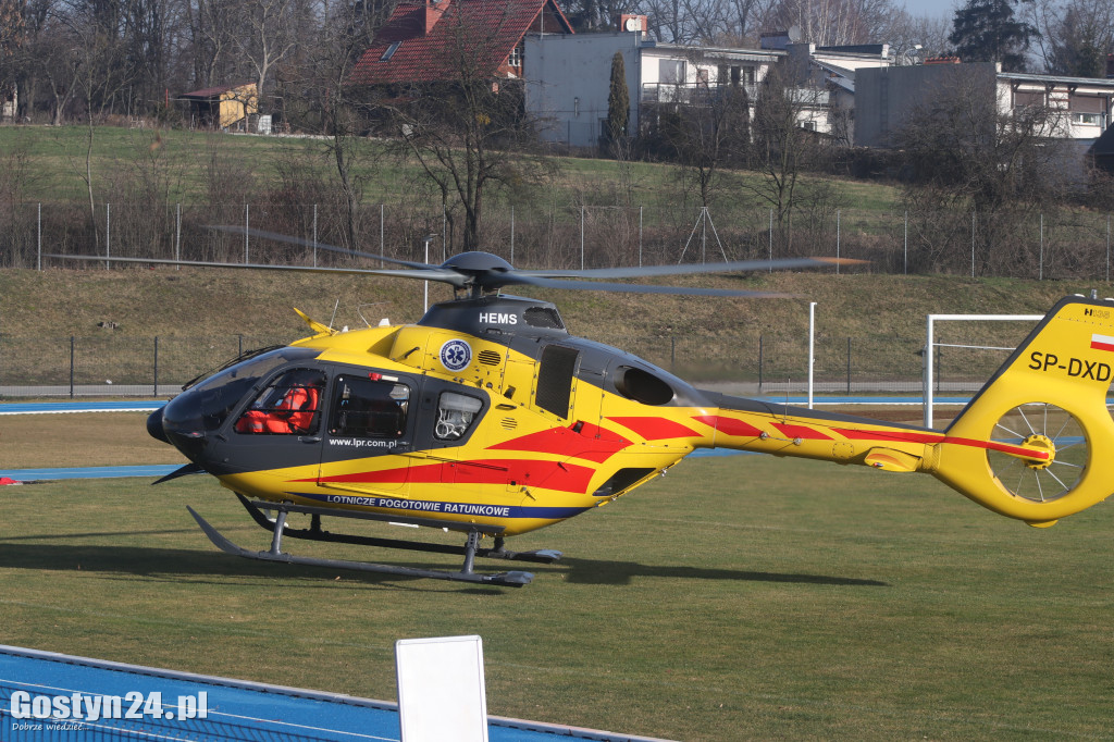 Lądowanie helikoptera LPR na gostyńskim stadionie