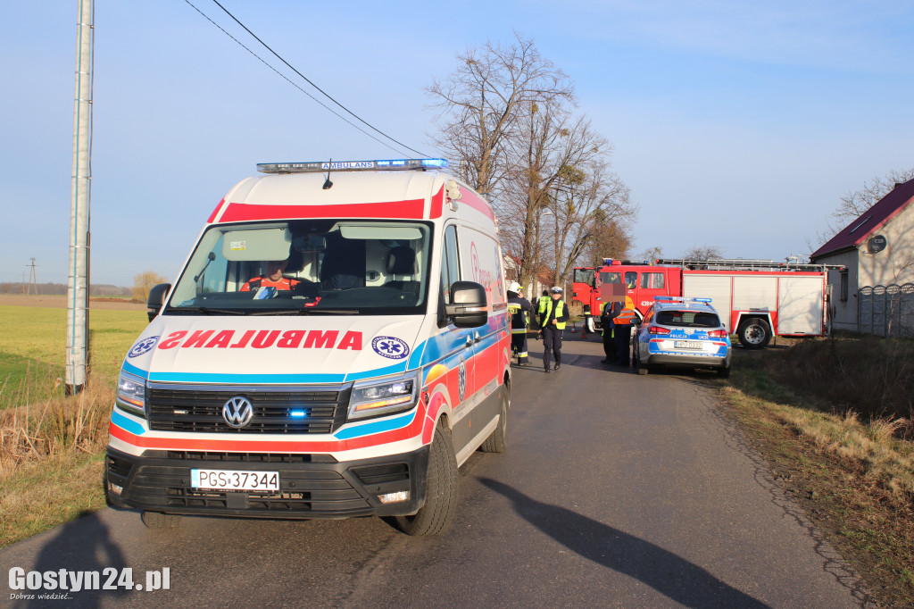 Zderzenie osobówki i podnośnika w Skoraszewicach