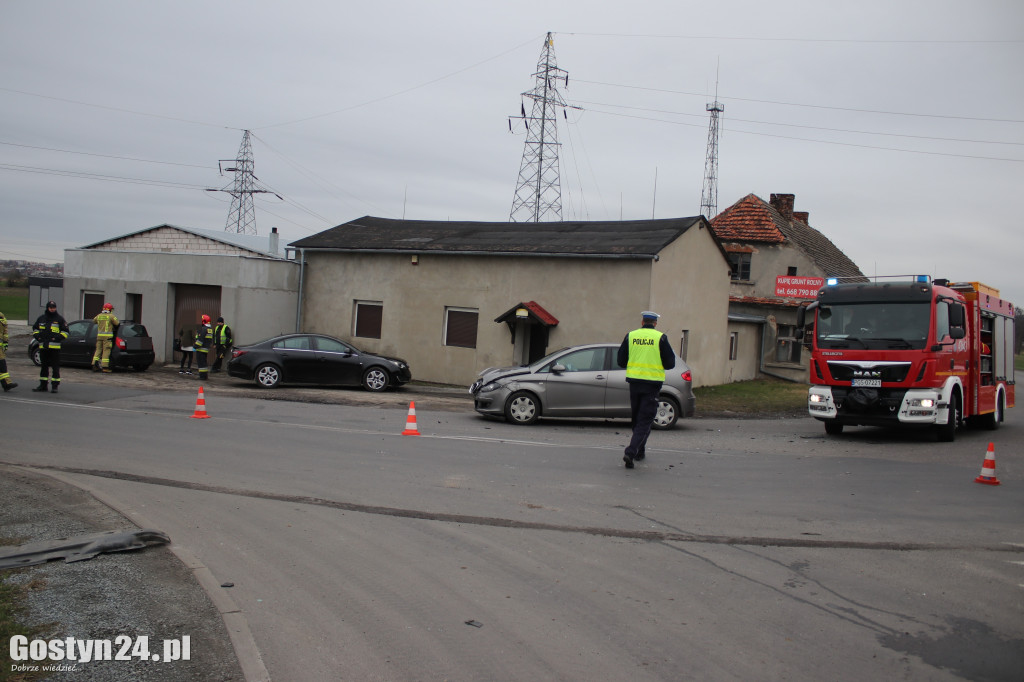 Zderzenie dwóch aut na trasie Gostyń-Grabonóg
