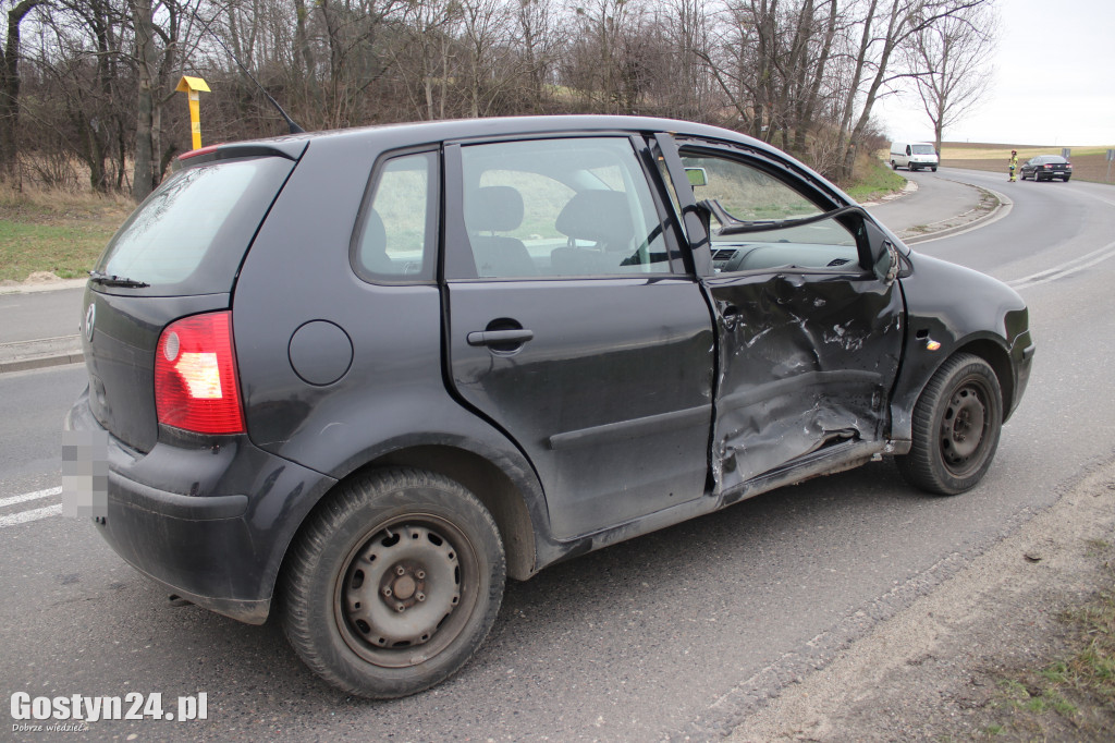 Zderzenie dwóch aut na trasie Gostyń-Grabonóg