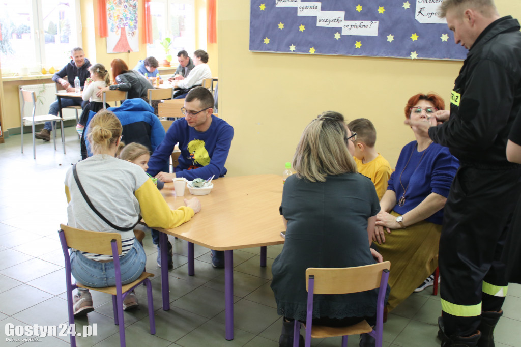 Festyn dla Moniki Rodzoch w SP Piaski