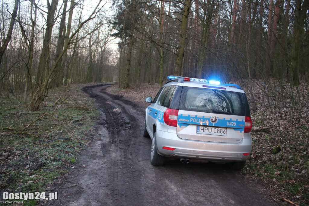 Wypadek nastolatka w lesie w Klonach