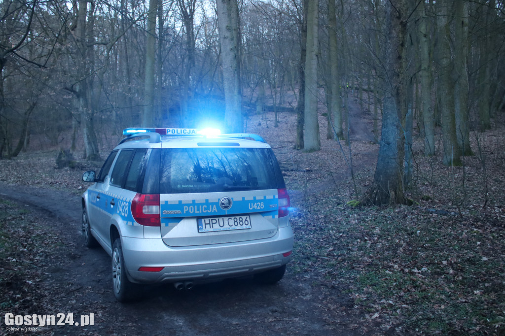 Wypadek nastolatka w lesie w Klonach