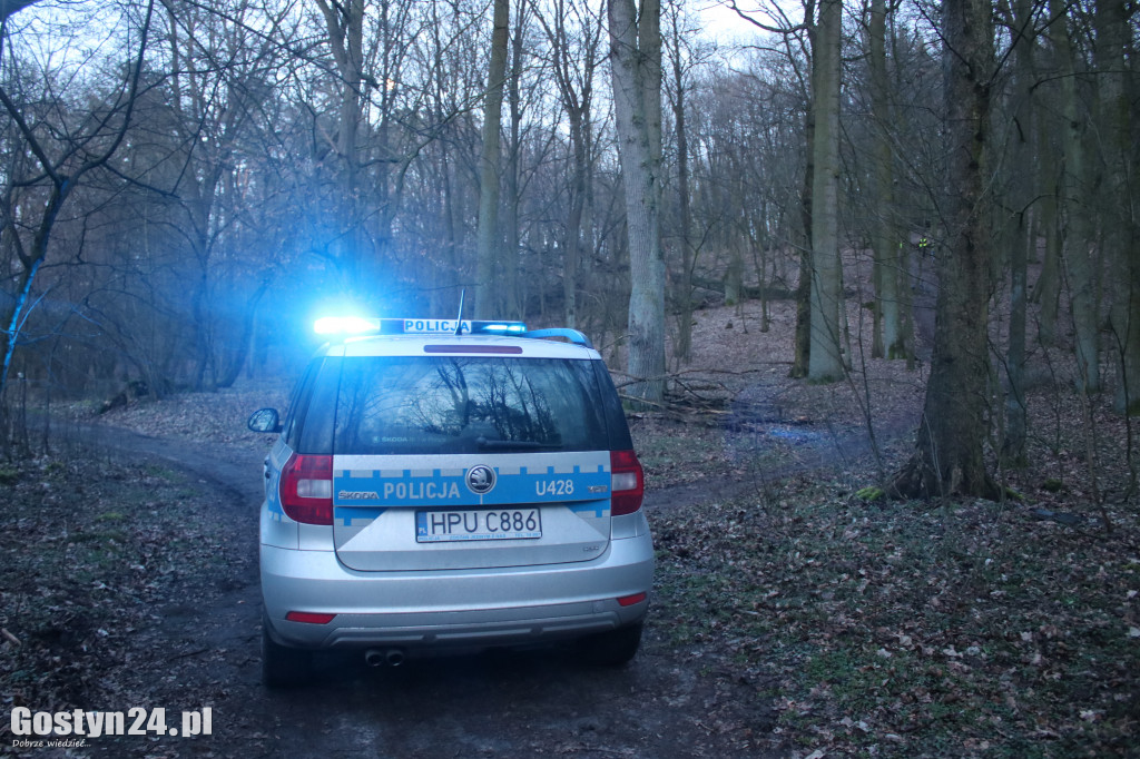 Wypadek nastolatka w lesie w Klonach