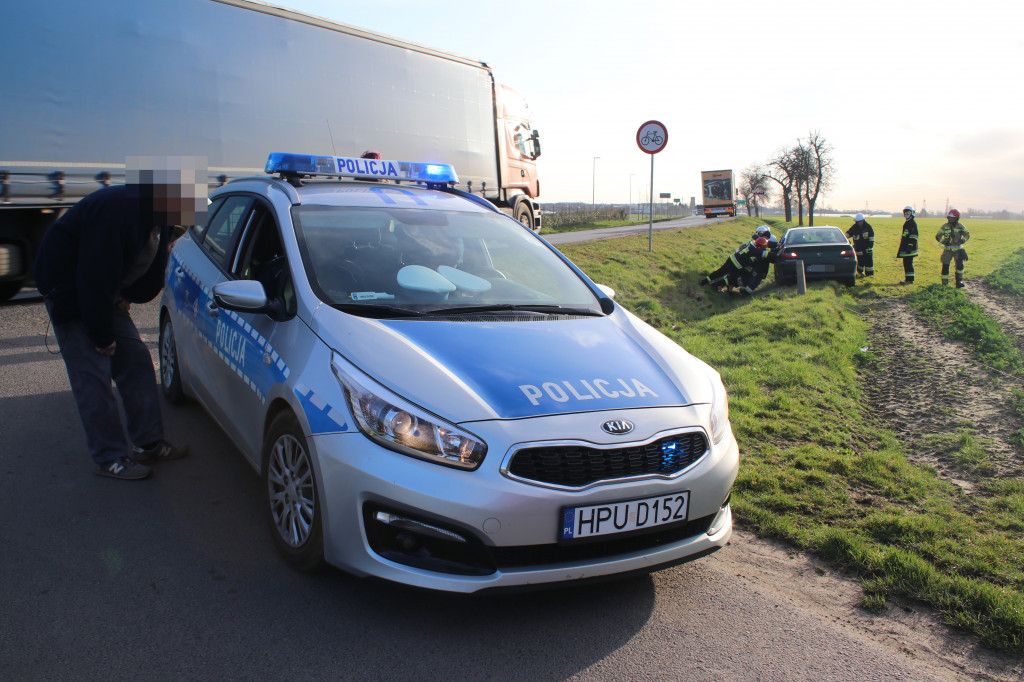 Kolizja aut na skrzyżowaniu w Gębicach