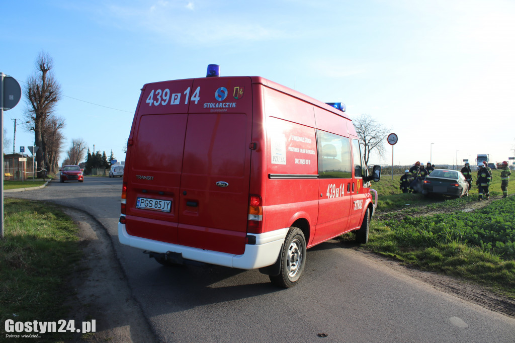 Kolizja aut na skrzyżowaniu w Gębicach