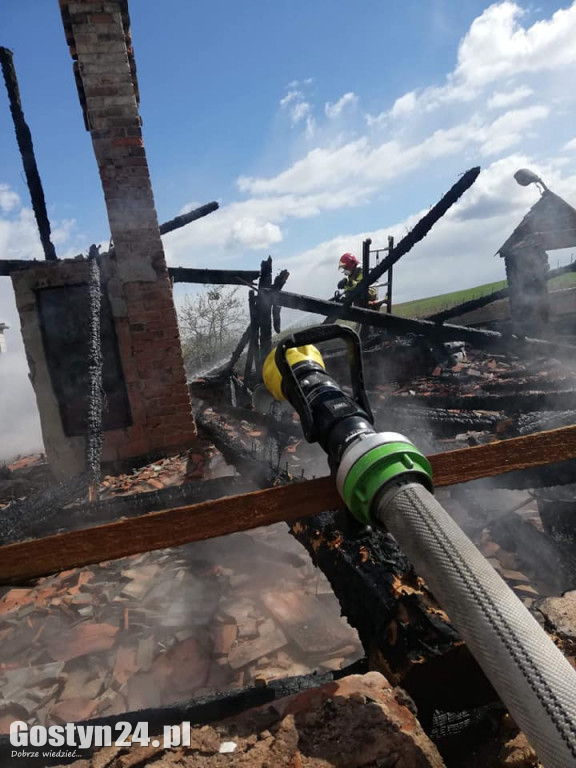 Pożar dachu budynku w Lubiatowie