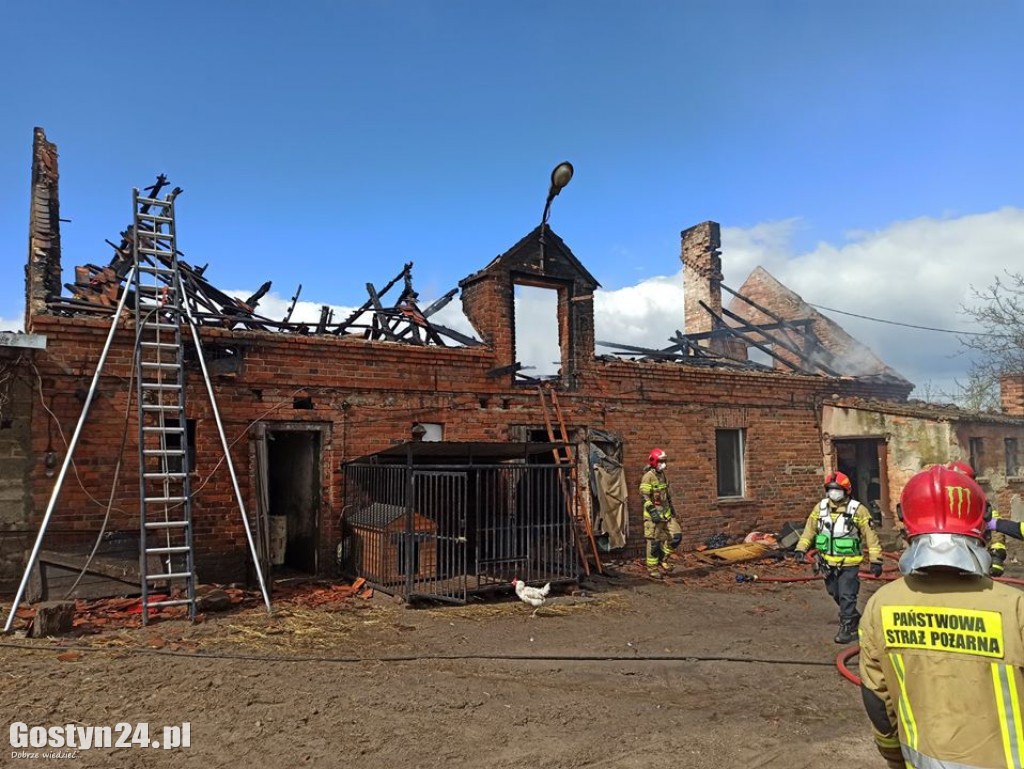 Pożar dachu budynku w Lubiatowie