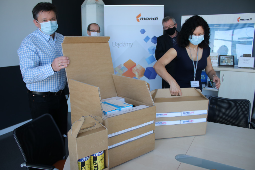Przekazanie środków ochrony w Mondi Simet