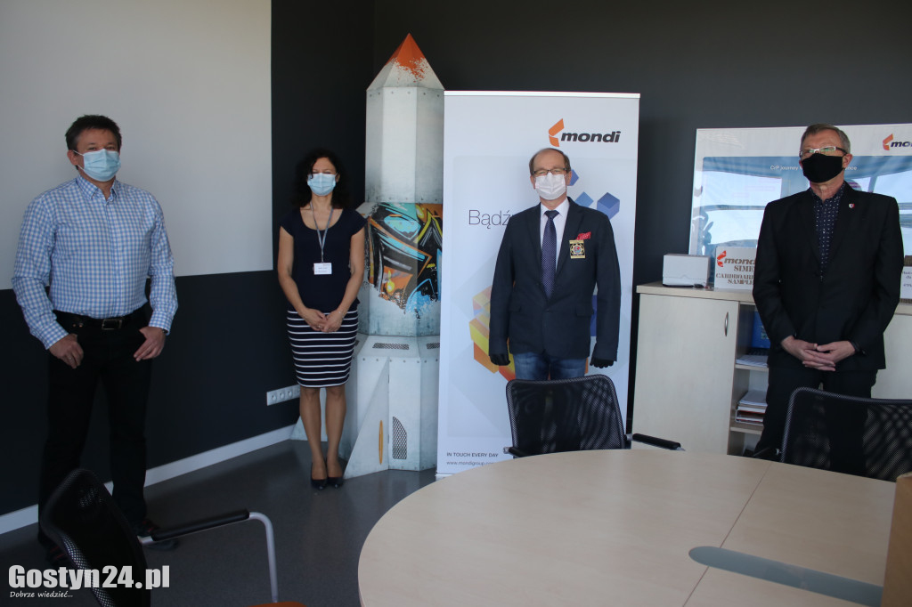 Przekazanie środków ochrony w Mondi Simet