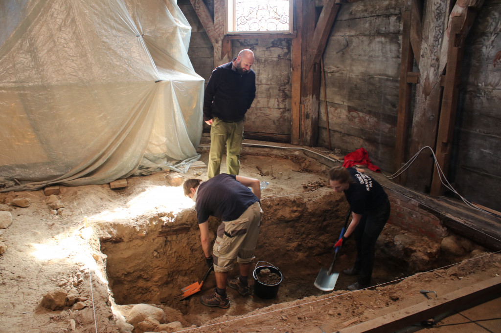 Archeolodzy w kościele w Domachowie