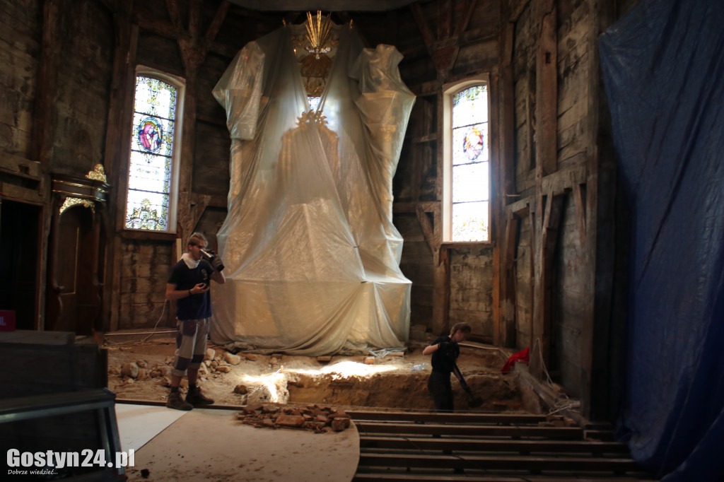 Archeolodzy w kościele w Domachowie