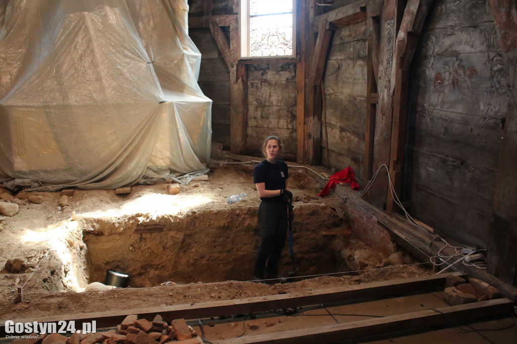 Archeolodzy w kościele w Domachowie