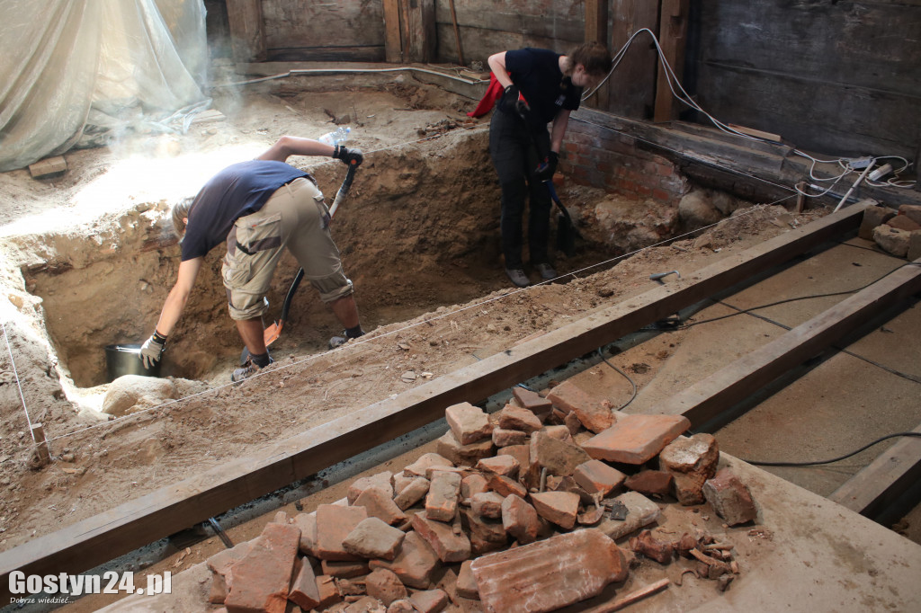 Archeolodzy w kościele w Domachowie