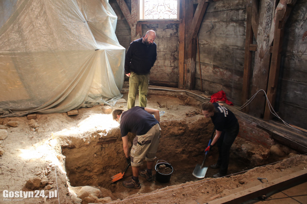 Archeolodzy w kościele w Domachowie