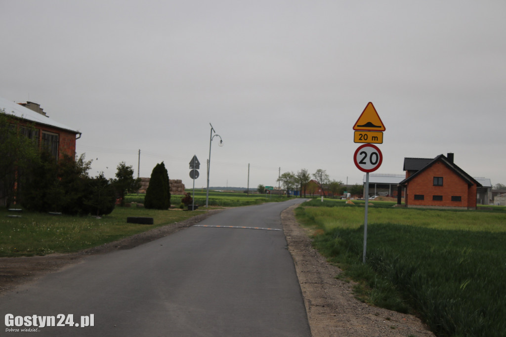 Zamontowano próg zwalniający w Leciejewie