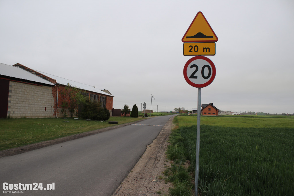 Zamontowano próg zwalniający w Leciejewie