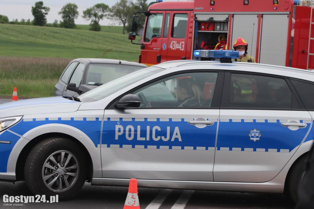 Klasyczne wymuszenie na DW 434 za Gostyniem