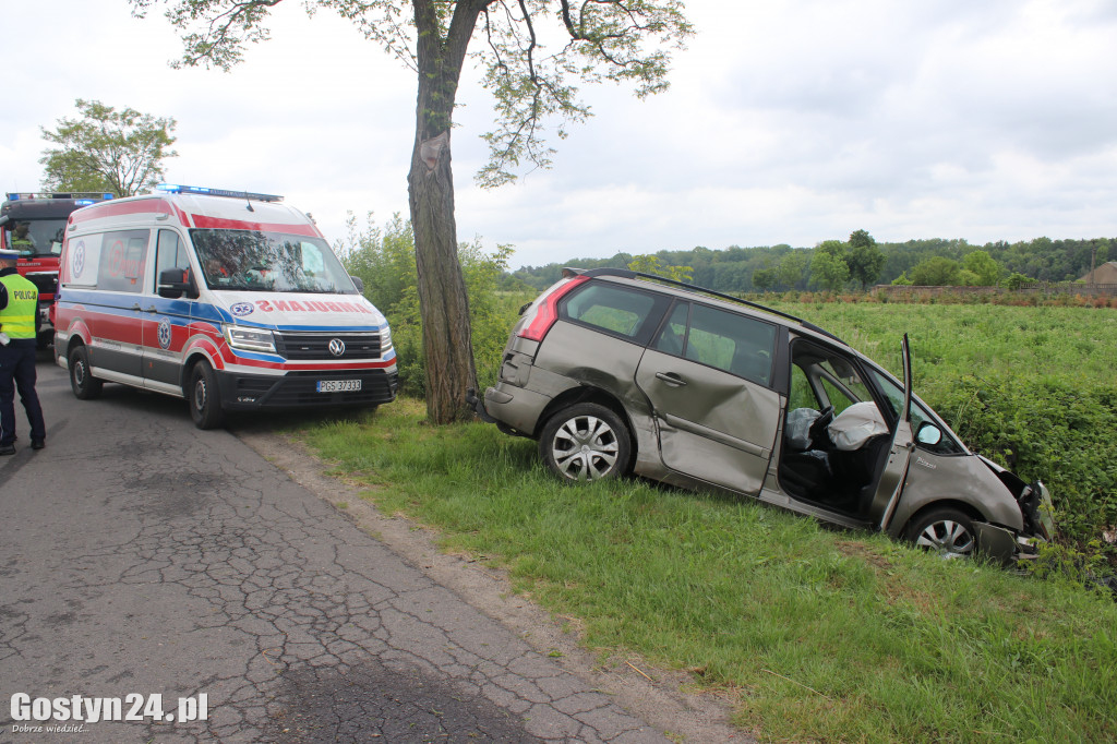 Zderzenie dwóch aut osobowych w Skokówku