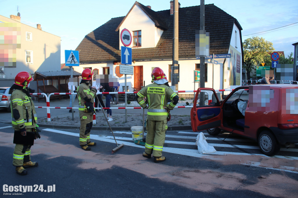 Zderzenie osobówek w centrum Gostynia