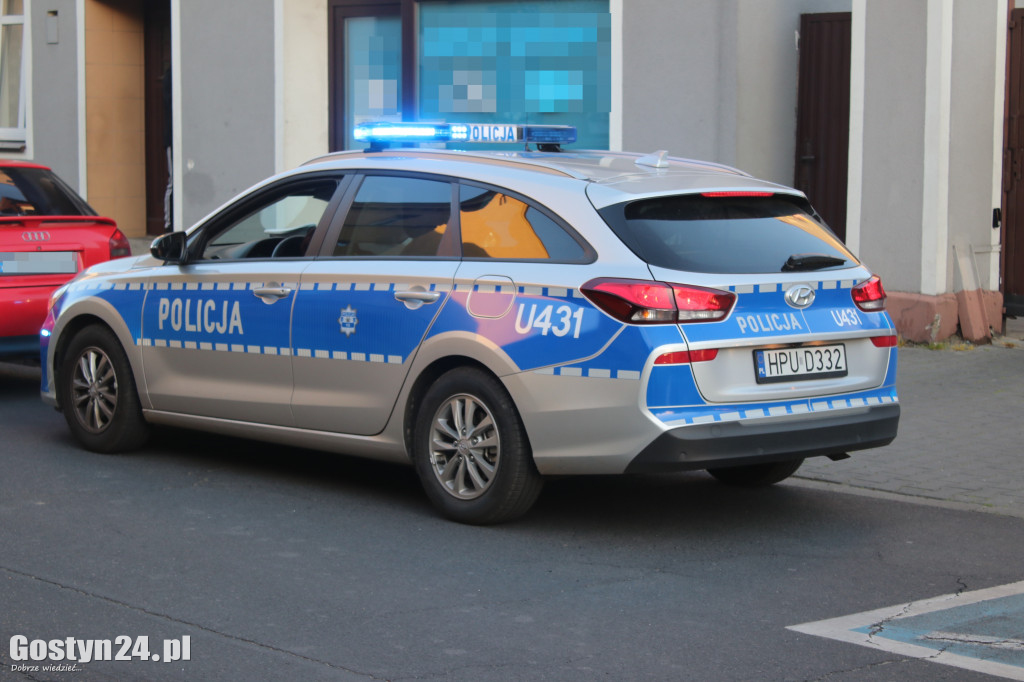 Zderzenie osobówek w centrum Gostynia