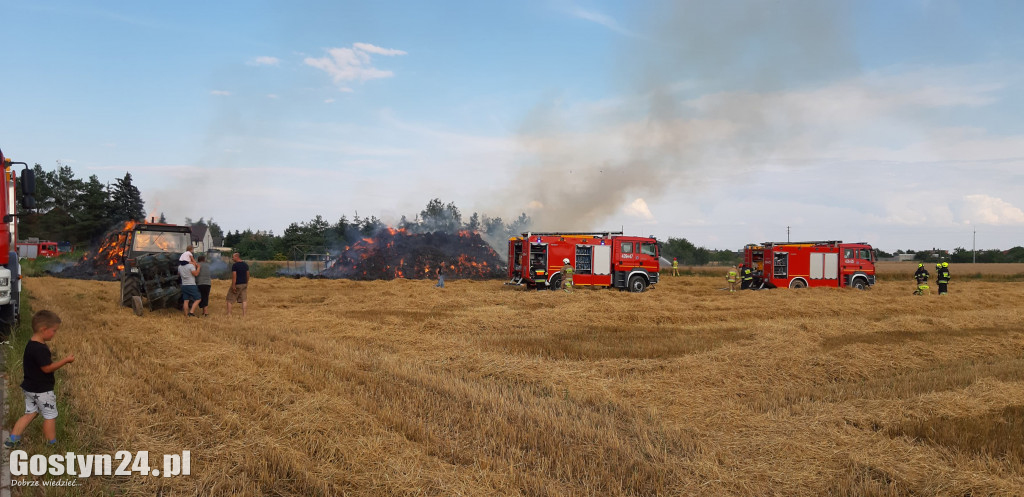 Pożar stogów ze słomą, przy drodze Krobia-Pudliszki