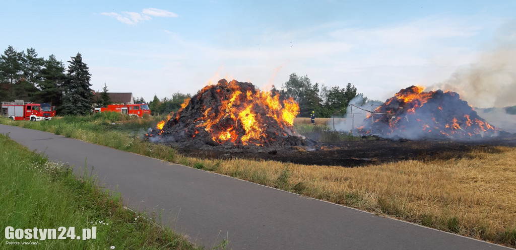 Pożar stogów ze słomą, przy drodze Krobia-Pudliszki