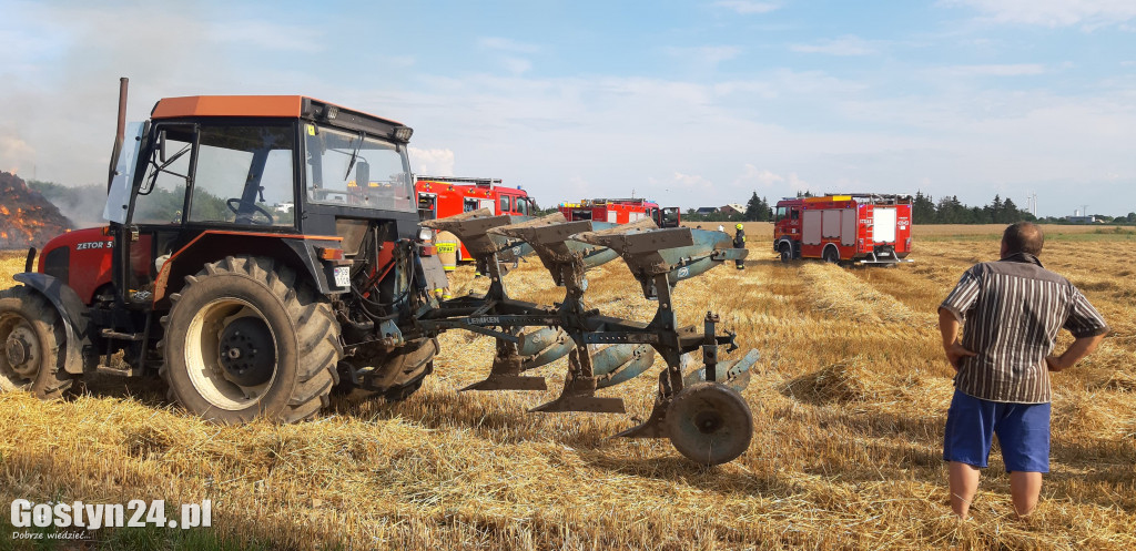 Pożar stogów ze słomą, przy drodze Krobia-Pudliszki