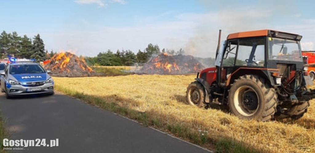 Pożar stogów ze słomą, przy drodze Krobia-Pudliszki