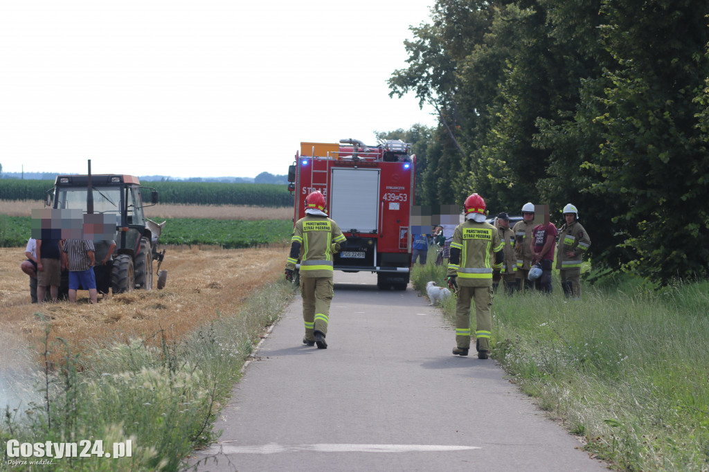Płoną dwa stogi słomy w Krobi