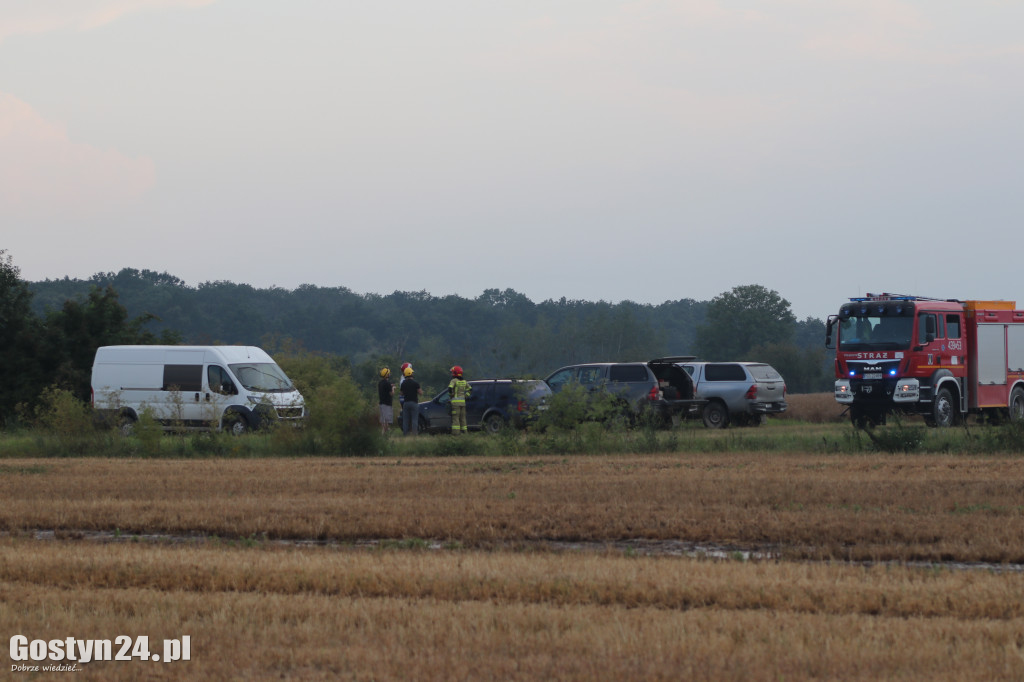 Pożar wiatraka w Ciołkowie po uderzeniu pioruna