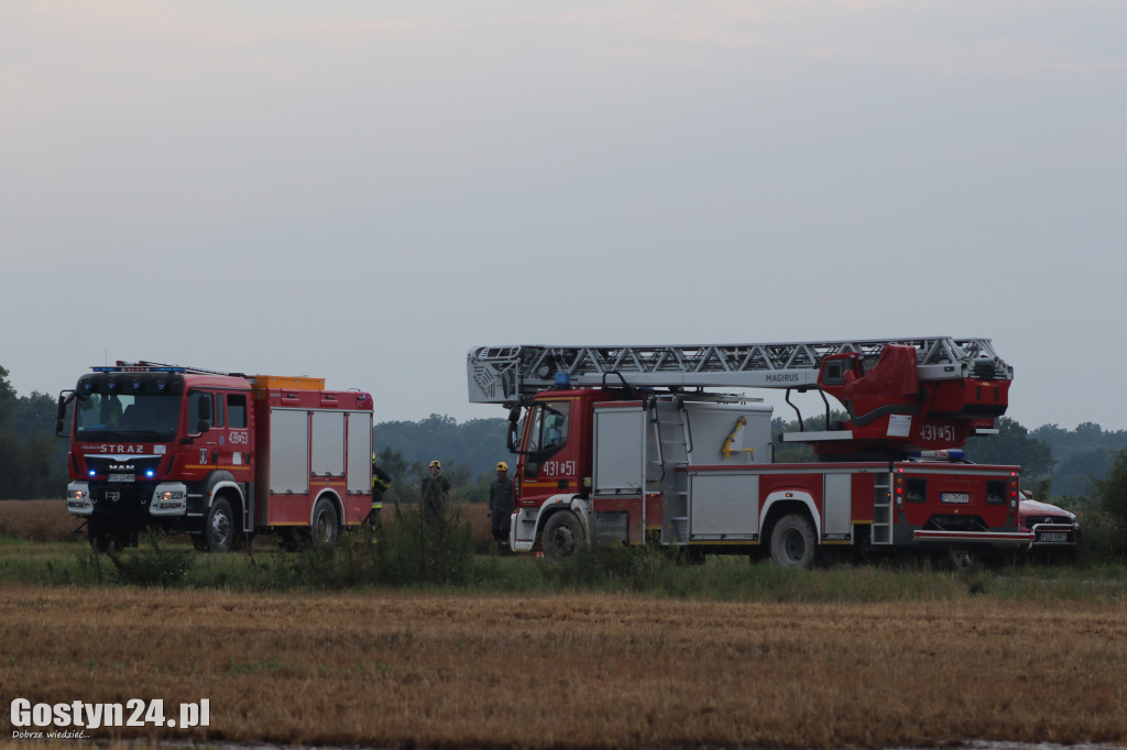 Pożar wiatraka w Ciołkowie po uderzeniu pioruna