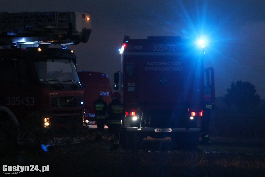 Pożar wiatraka w Ciołkowie po uderzeniu pioruna