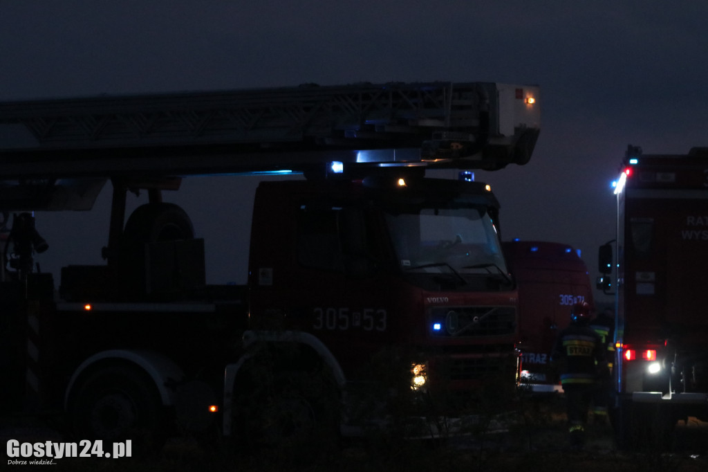 Pożar wiatraka w Ciołkowie po uderzeniu pioruna